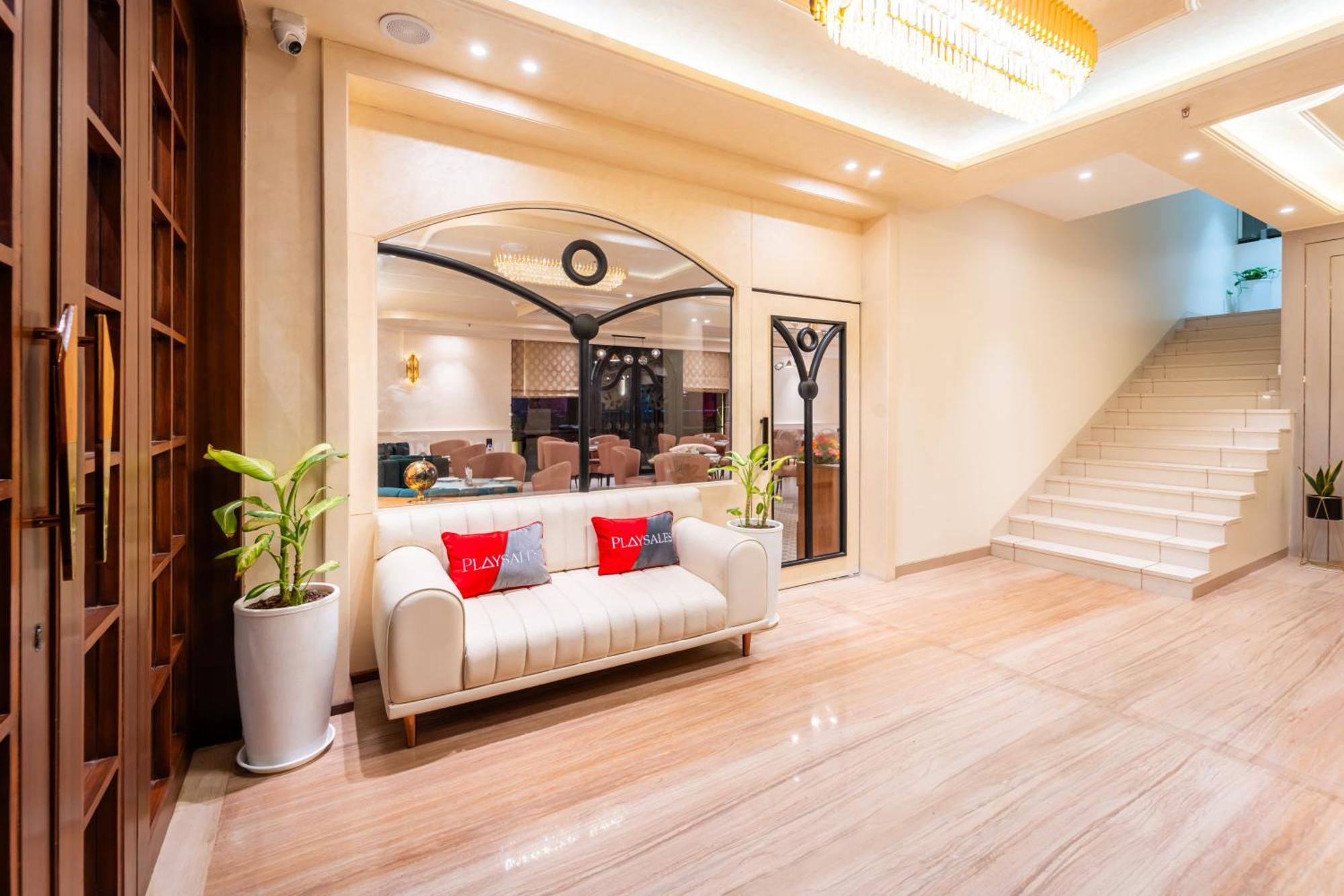 Playsales Scarlet Vijay Nagar Hotel 3*